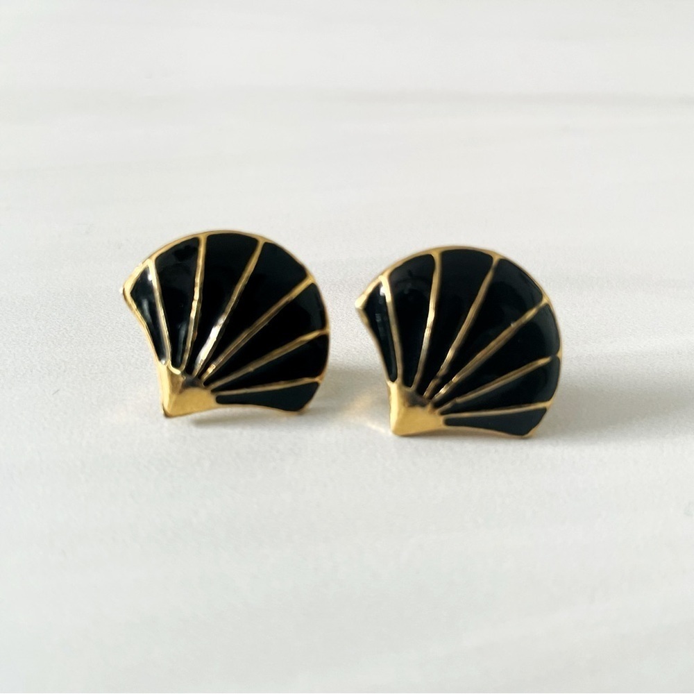 Vintage Seashell/Fan Earrings for Pierced Ears- Black and Gold- Costume Jewelry